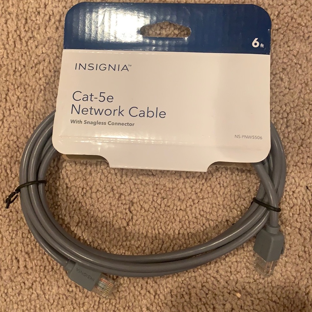 Insignia Cat-5e Network Cable with snagless connector, 6 ft